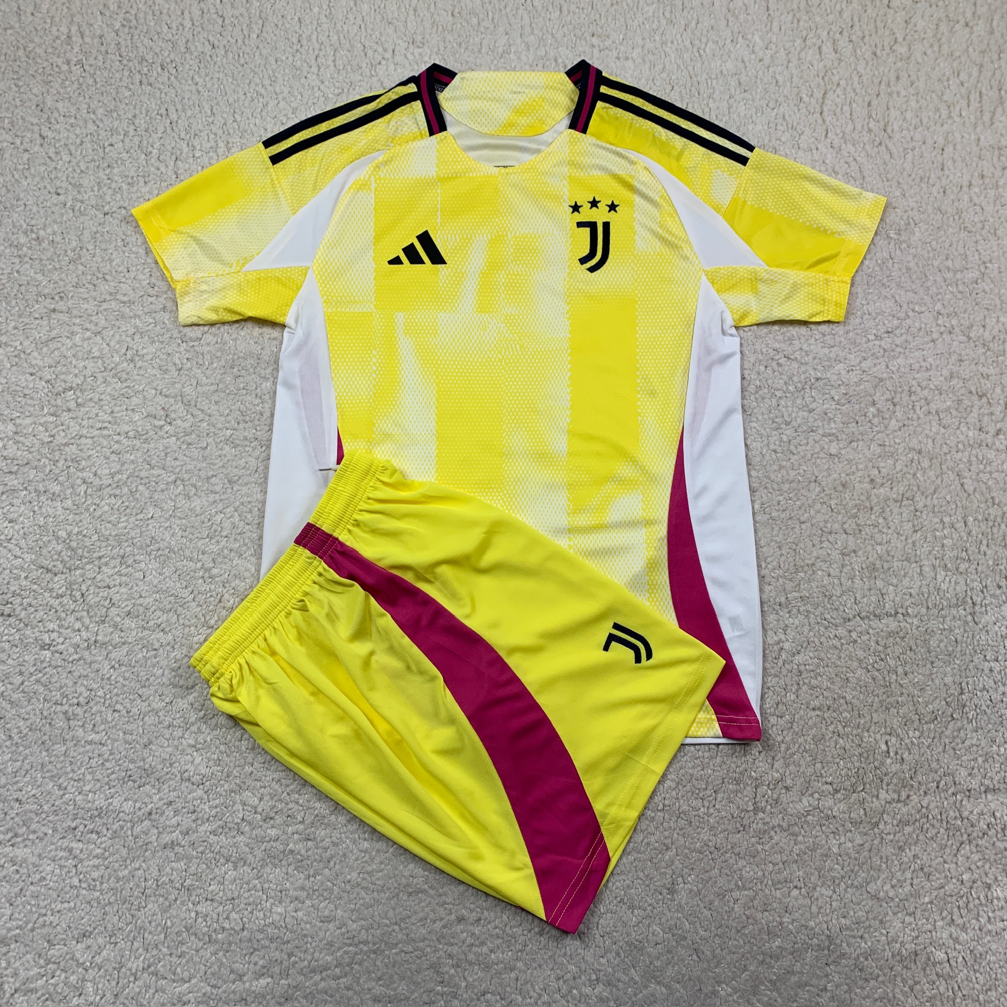 Juventus 24/25 Away